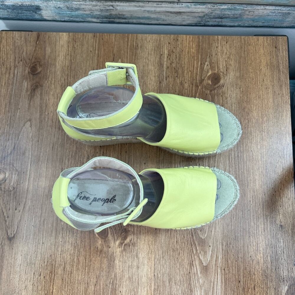 Free People Coast Platform Sandal in Sunny Lime
Leather - Picture 8 of 16